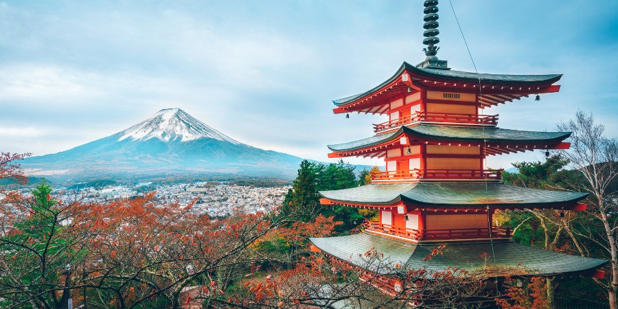 Pagoda con il monte Fuji sullo sfondo